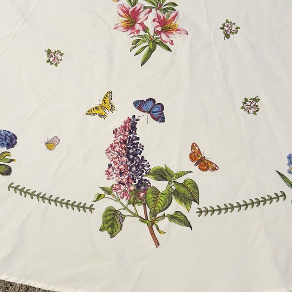 Portmeirion Botanic Garden Tablecloth 70-Inch Round Flowers Butterflies - Picture 7 of 7